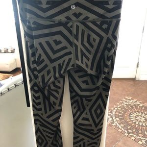 Lululemon green black wunder under crop
